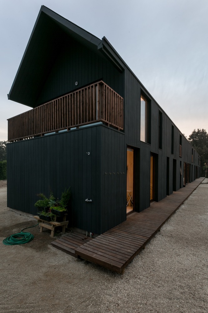 Casa Larga — terraza sur y acceso al jardín, arquitecto Alejandro Soffia